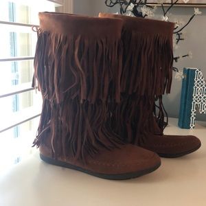 Rampage suede brown tasseled boots